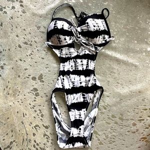 NWT VENUS monokini